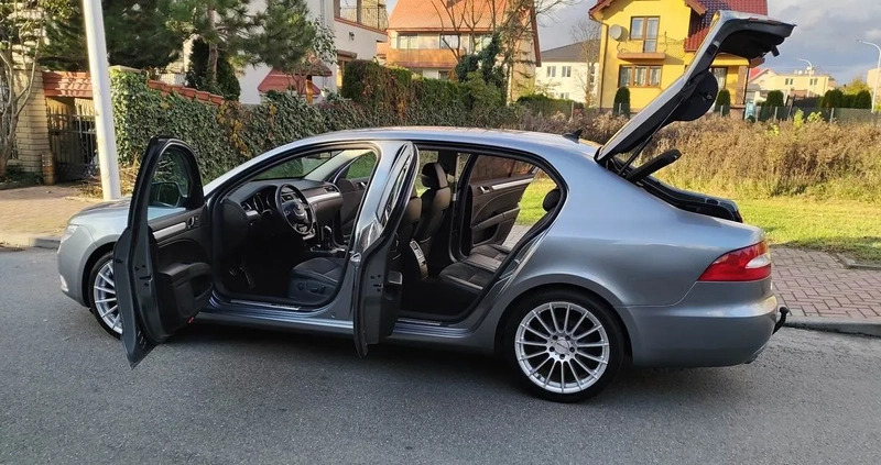 Skoda Superb cena 29900 przebieg: 208000, rok produkcji 2011 z Płock małe 704
